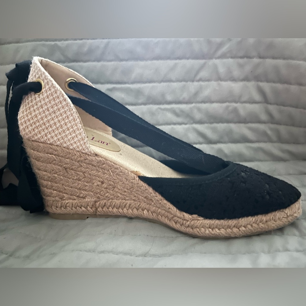 Black espadrille